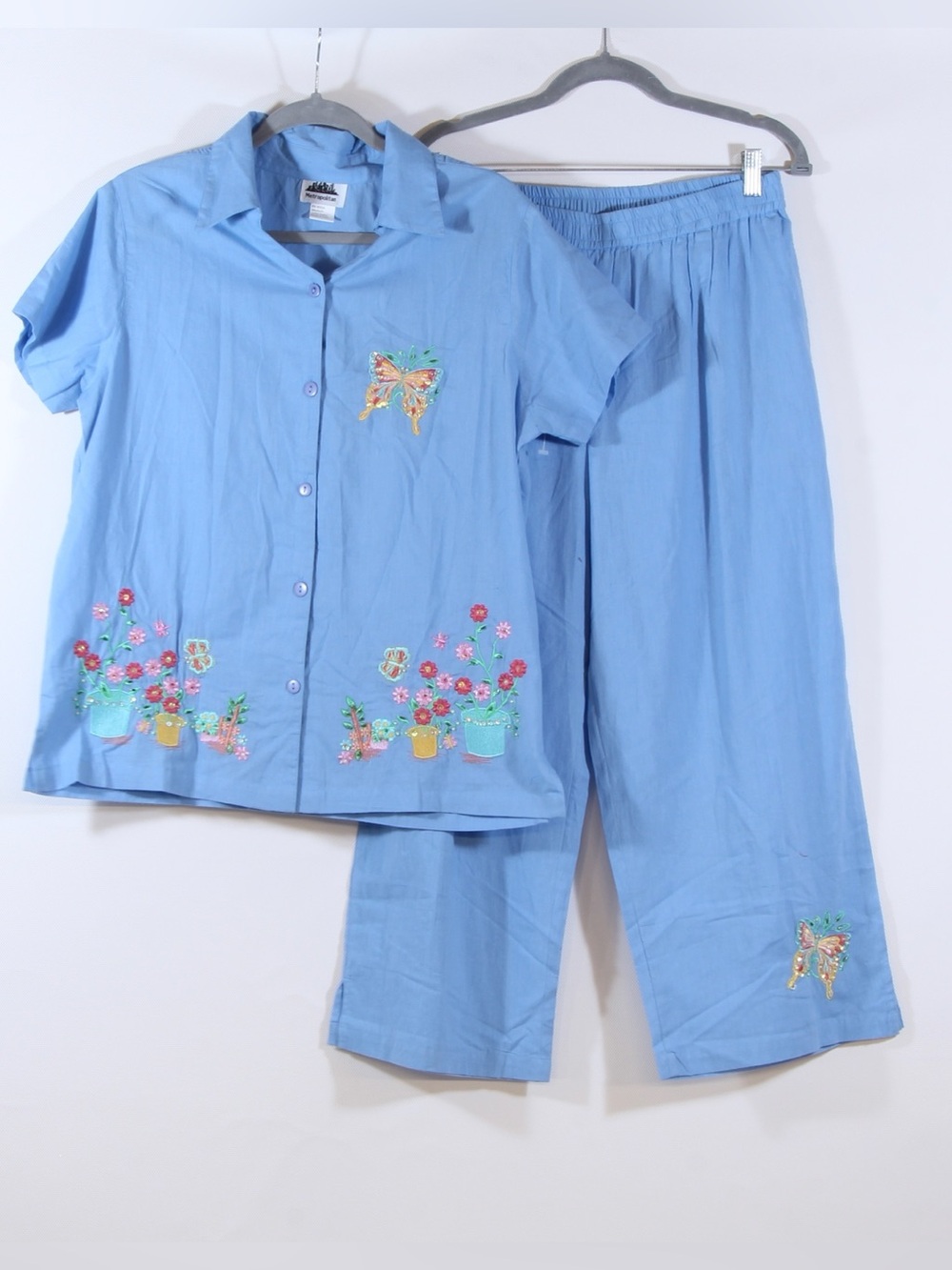 Metropolitan Women's Blue Chambray 2-piece Short Sleeve Shirt and Capri Set NWOT - Picture 1 of 10